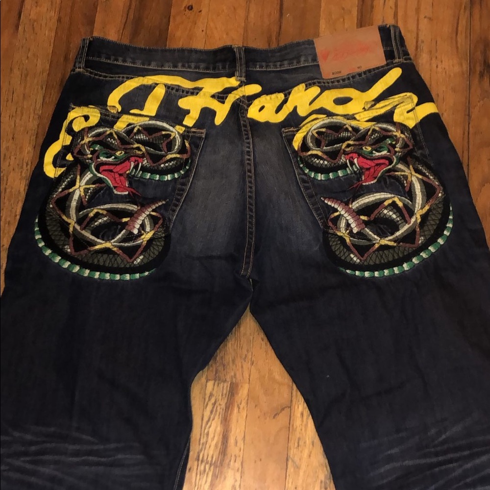Ed hardy jeans size:40(fits like 38)(cut to size 38 x 31-32)